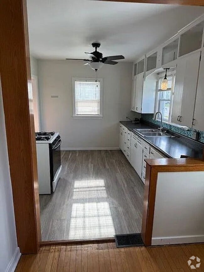 Building Photo - New Knoxville SWEET HOME