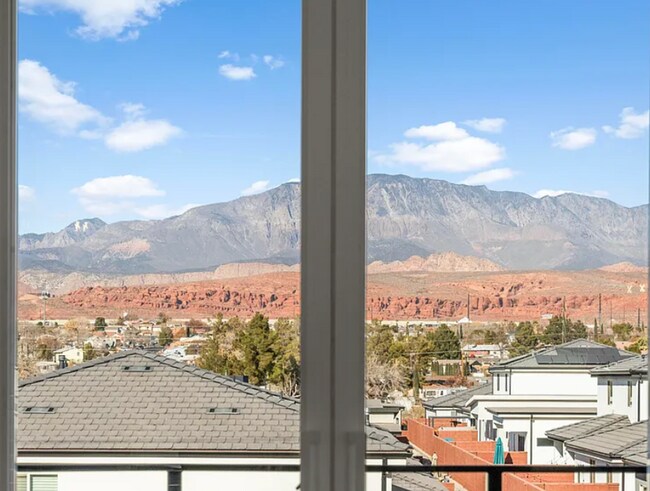 Photo - VIEWS! Luxury Townhome in Washington