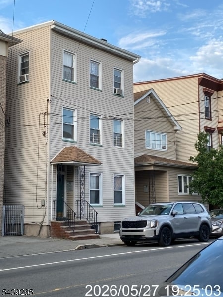Building Photo - 217 Walnut St Unit 2