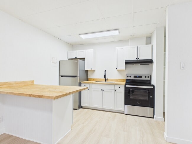 Building Photo - 913 Gilmore St Unit I