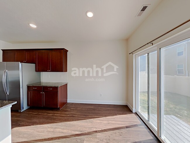 Photo - 2344 Surry Way