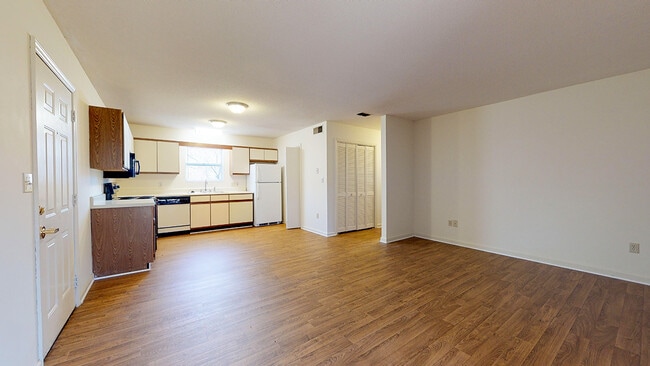 Photo - Oakmont Apartments