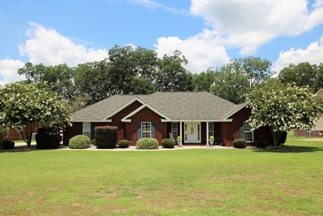 Building Photo - 4 Bedroom 2 Bath Brick Home W. Lee Co