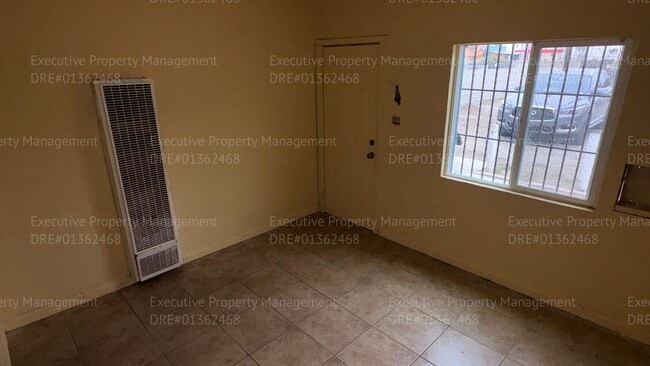 Photo - 105 E 8th St Unidad A