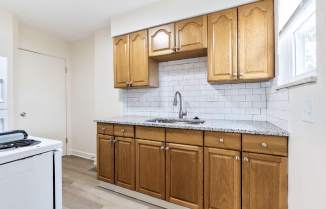 Photo - 586-588-588 Georgian Dr Unit 586-588