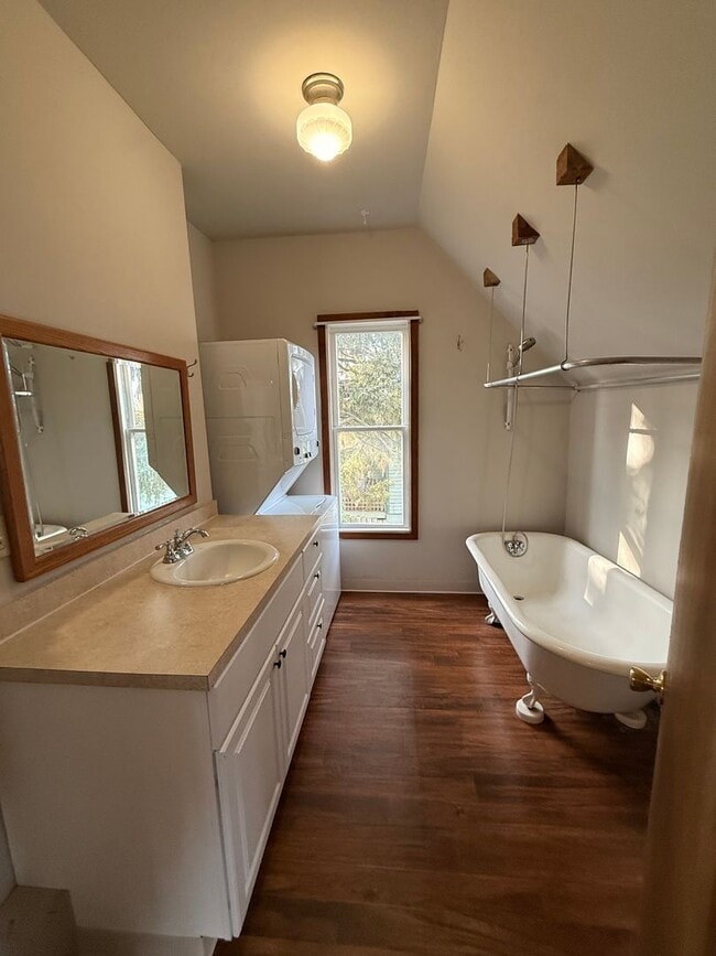 Photo - M1614 #1-3 Unit M1614-3