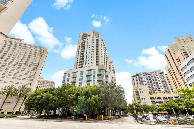 Building Photo - 9055 SW 73rd Ct Unit 1506