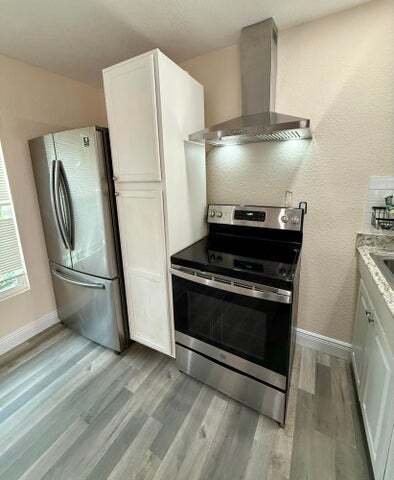 Building Photo - 1472 W 29th St Rental