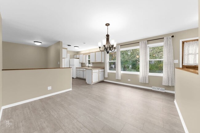 Photo - Gorgeous 3 Bedroom 2 Bath with FULL FINISHED BASEMENT in MUNDELEIN!
