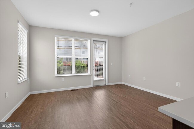 Photo - 5851 Columbia Pike