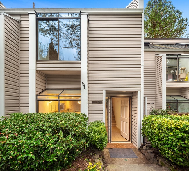 Building Photo - 19805 15th Ave NE Unit #3