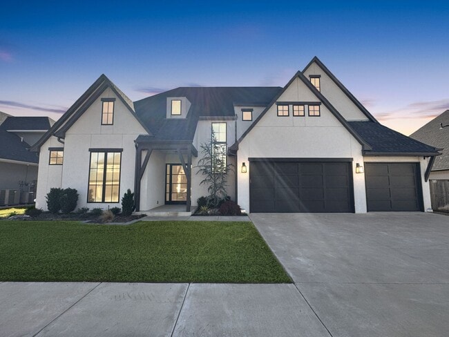 Building Photo - High-End Executive Living in Gated South Tulsa Community