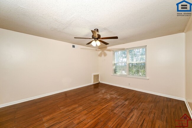 Photo - 441 Harding Pl