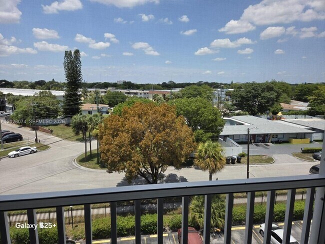 Photo - 16851 NE 23rd Ave Unidad B601