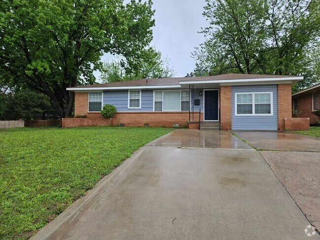 Building Photo - (4) Bed/(2) Bath Close to Campus! Avail Ea... Rental