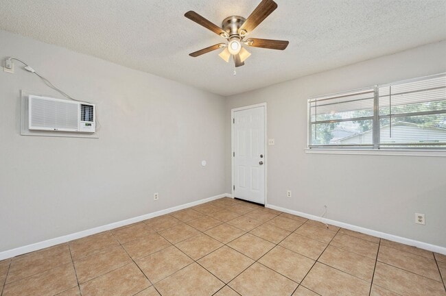 Photo - 29 Cape Dr NW