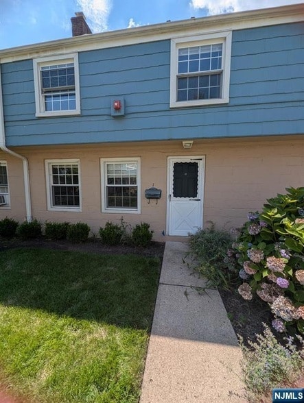 Building Photo - 715 Cedar Ln