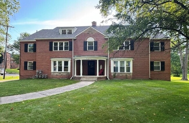 Building Photo - 2237 Evergreen Rd Unit 5