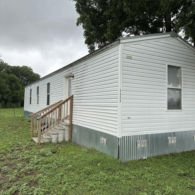 Building Photo - 1323 Harris Hill Rd