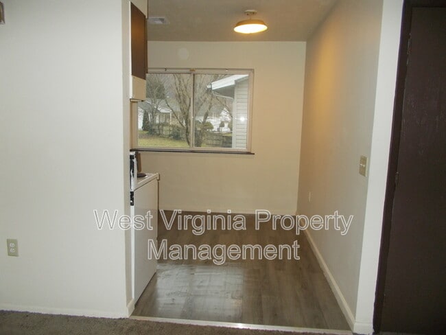 Photo - 130 Elm St Unit Apt 5