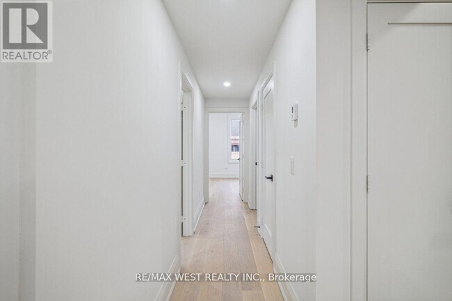 Photo - 202 Perth Ave