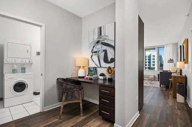 Photo - 463 W Huron St