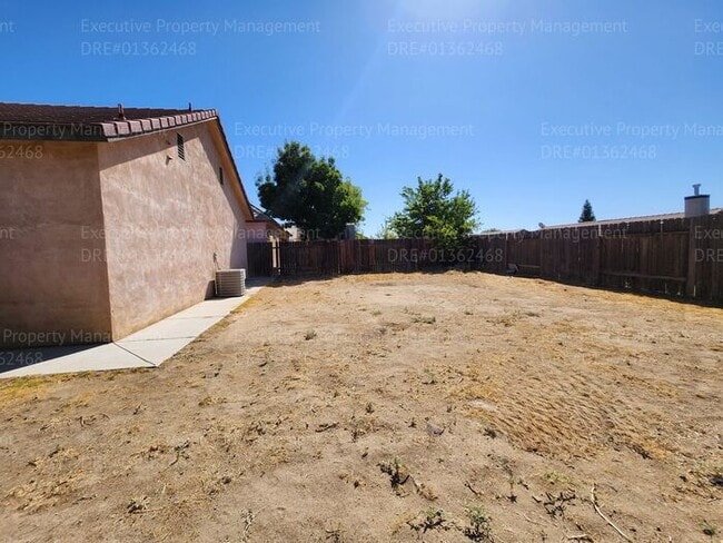 Photo - 4 bedroom 3 FULL bath/ 3 CAR Garage.. 2418...