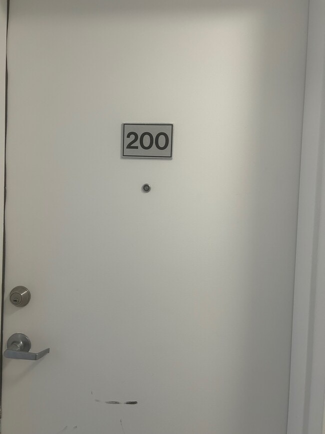 Building Photo - 630 Cummings Ave Unit 200