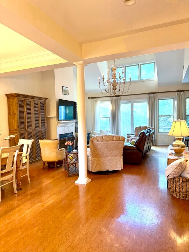 Photo - 100 Cottonwood Creek Ln