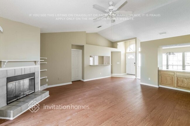 Photo - 7842 Mactavish Way S