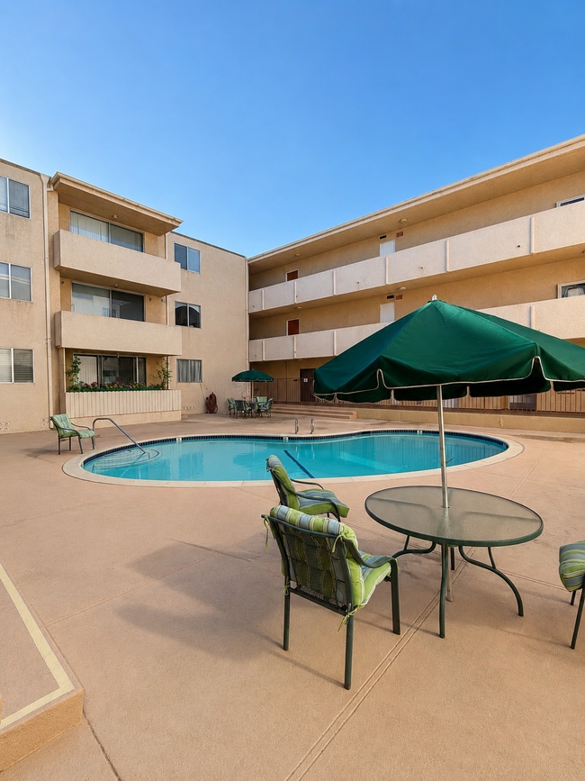 Photo - 5429 Newcastle Ave Unit 203
