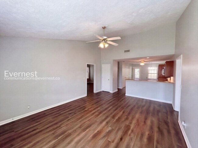 Photo - 2836 Roscommon Dr