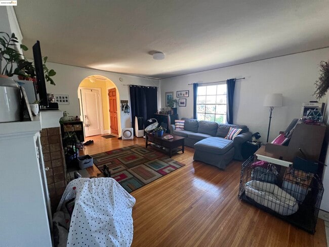 Photo - 900 Everett Ave