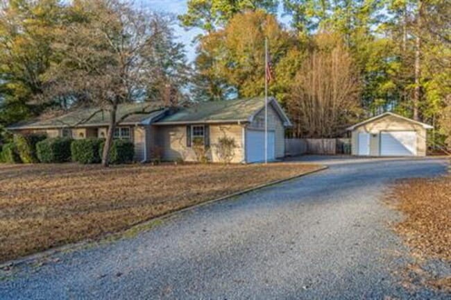 Building Photo - 805 Barnell Dr