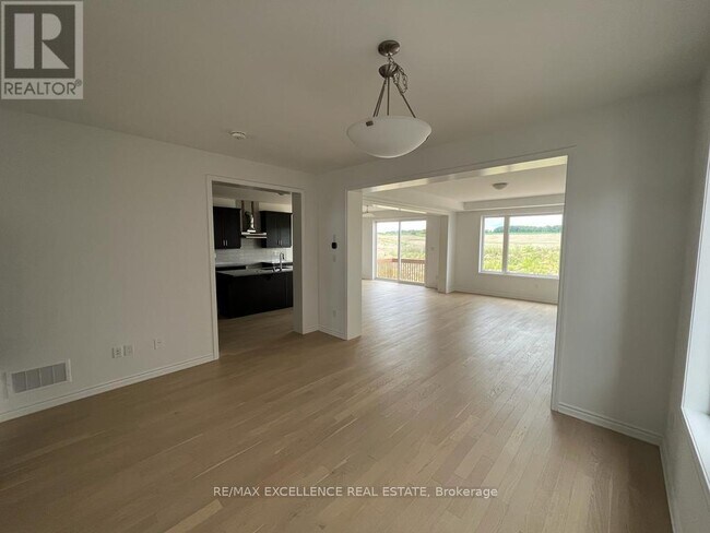Photo - 146 Forestwalk St