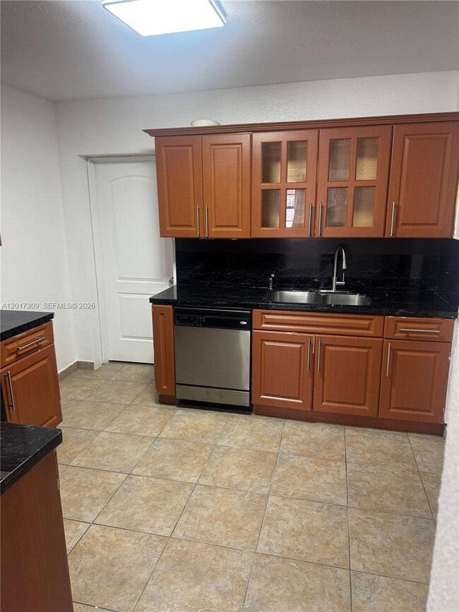 Photo - 35 W 61st St