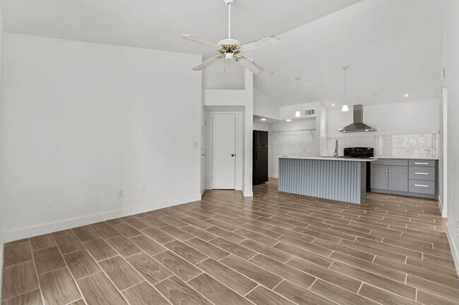 Photo - VENETIAN PLACE - 2nd floor • 1 BR 1 Bath -... Unidad 323