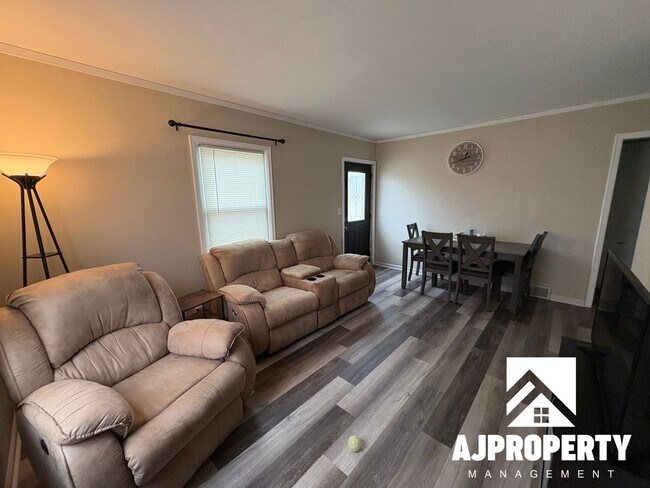 Photo - 809 E Presentation St