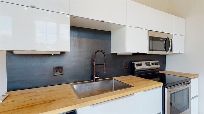 Photo - 305 W 27th St Unit 224