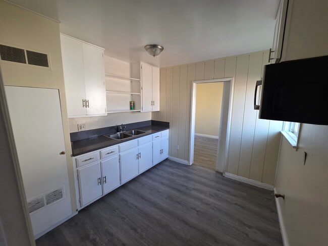 16811 Lakewood Blvd