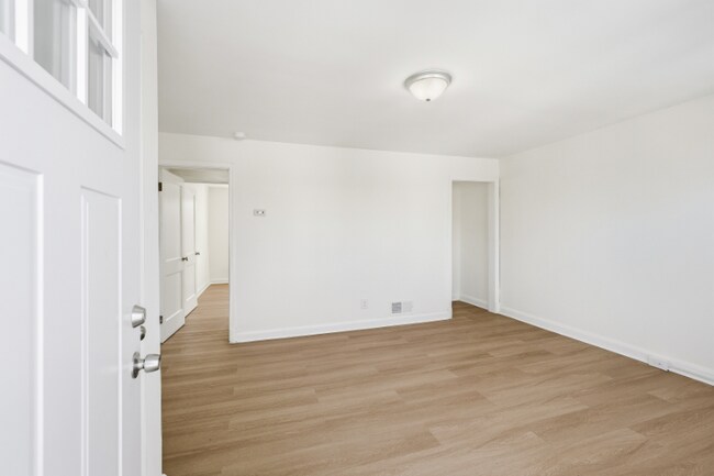 Photo - 4111 Ardley Ave