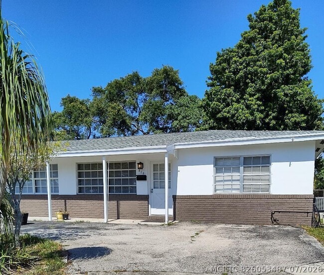 Building Photo - 828 Prosperity Farms Rd