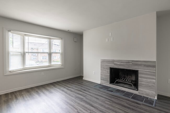 Photo - Versailles Village