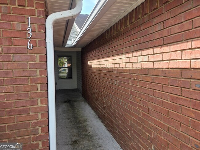 Photo - 136 Towne Pk E Dr