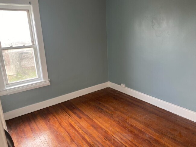 Photo - 1299 Hird Ave