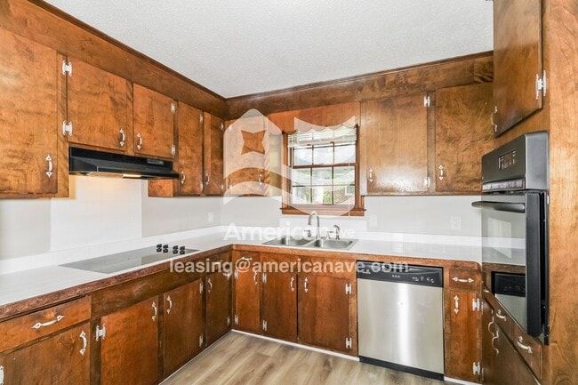 Photo - 200 Bob White Ave