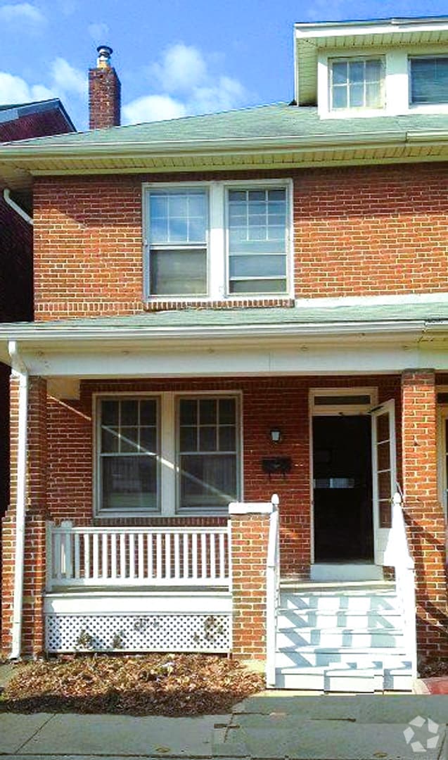 Building Photo - Coming Soon - 3 Bedroom 1 Bath Home locate...