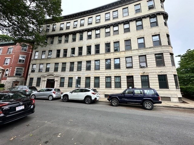 Building Photo - 5 Braemore Rd Unit R
