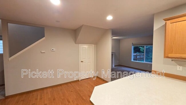 Photo - 1010 NW Poppy Ct