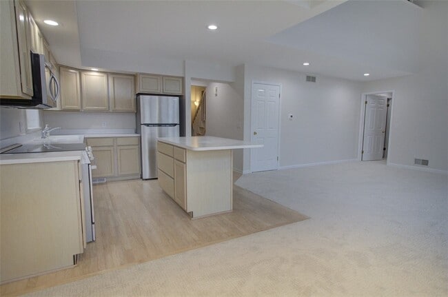 Photo - 245 Roseland Ln